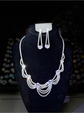 Elegant Silver Crystal Necklace and Earring Set - Silver